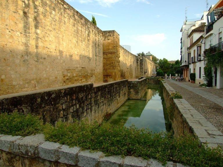 Patio De La Muralla Apartamentos Cordoba Ngoại thất bức ảnh